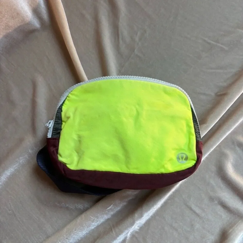 Lululemon Everywhere Belt Bag 1L Colorblock Highlight Yellow Savannah Green